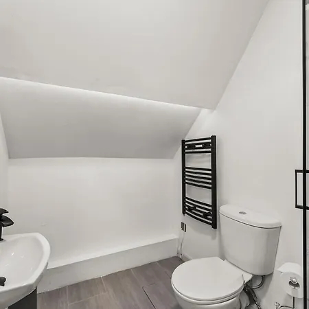 公寓 Newley Refurbished - Stylish 3 Bed Abode In - Sleeps 7 *