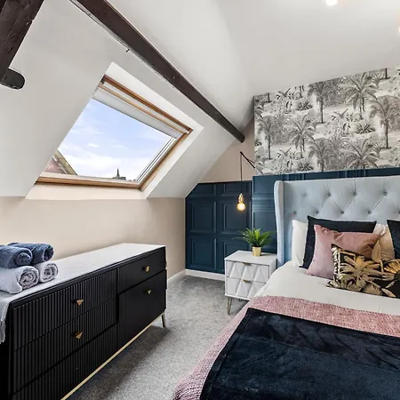 Newley Refurbished - Stylish 3 Bed Abode In - Sleeps 7 * 惠特比