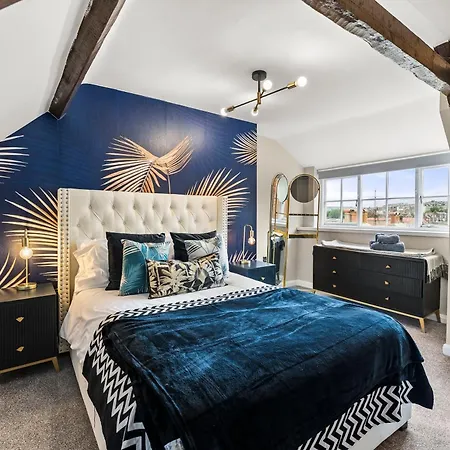 Newley Refurbished - Stylish 3 Bed Abode In - Sleeps 7 惠特比