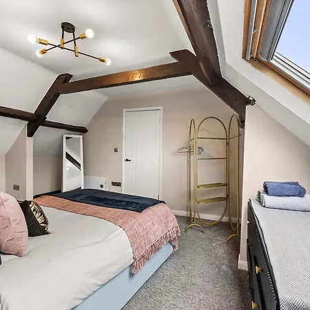 Newley Refurbished - Stylish 3 Bed Abode In - Sleeps 7 * 惠特比